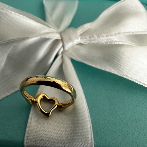 Tiffany & Co Yellow Gold Open Heart Elsa Peretti Ring size 5.25 - Picture 6 of 12